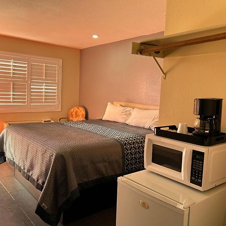 California Inn Hotel And Suites Adelanto Us 395 Exterior foto