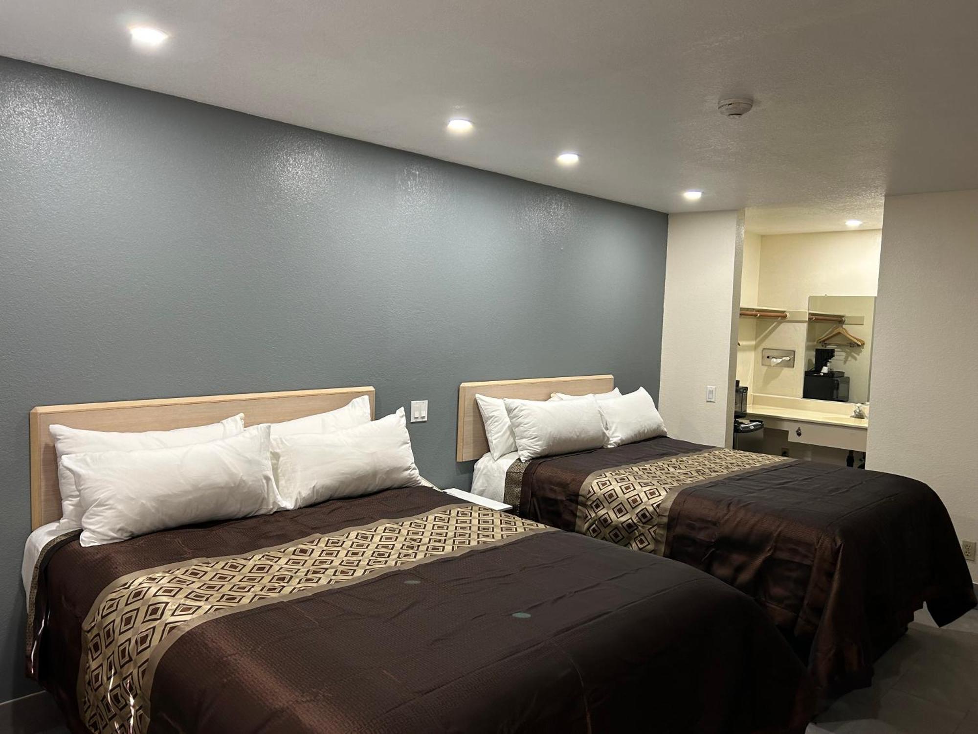 California Inn Hotel And Suites Adelanto Us 395 Exterior foto